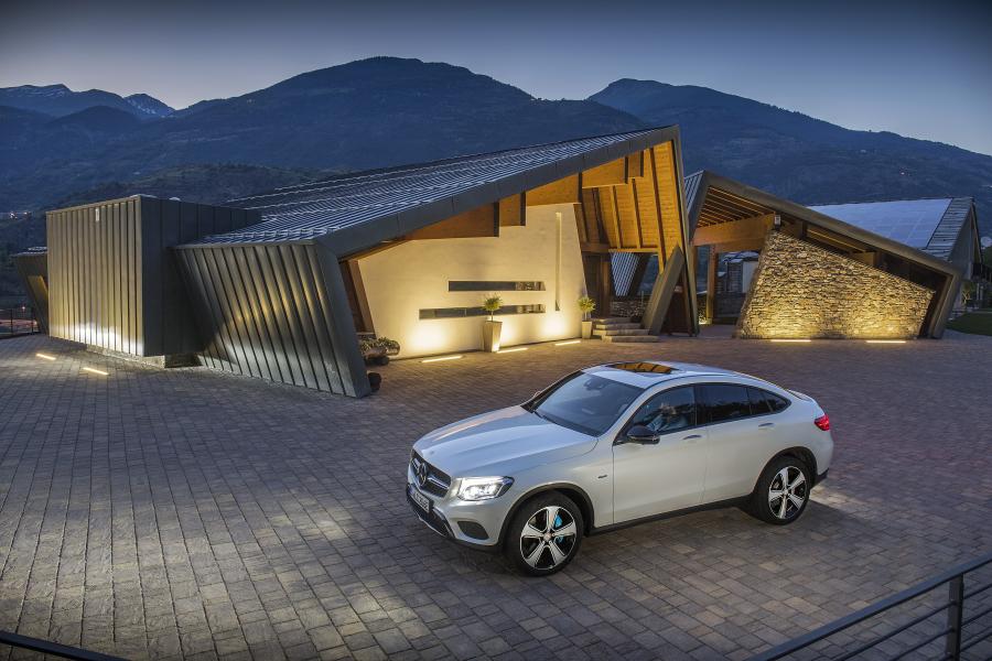  Mercedes-Benz GLC350 e 4Matic Coupe 2016 года  (фото 14 из 43)